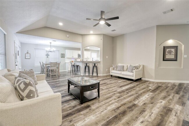 Building Photo - 16439 Sunlamp Ct