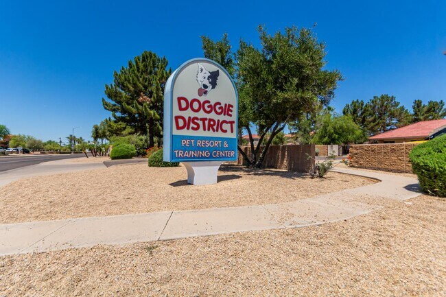 Building Photo - 1630 S Lemon