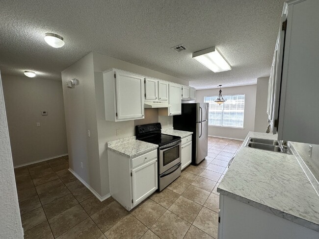 Building Photo - 1306 Cresent St
