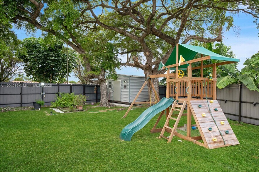 Building Photo - 10440 SW 126th Ave