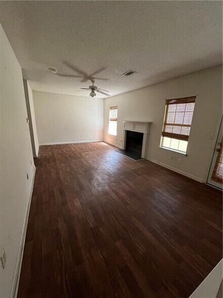 Building Photo - 5420 Sapphire Cir