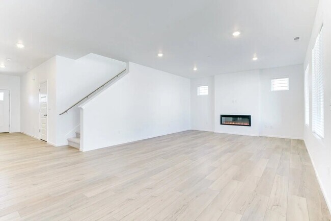Building Photo - 6130 Crestner Dr SW