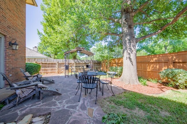 Building Photo - Charming 3-Bed Home by downtown Grapvine