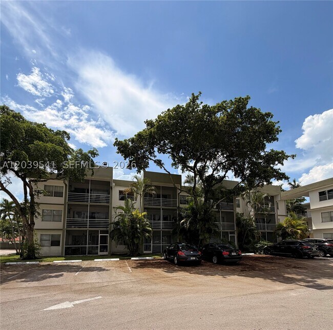 Building Photo - 4205 N University Dr