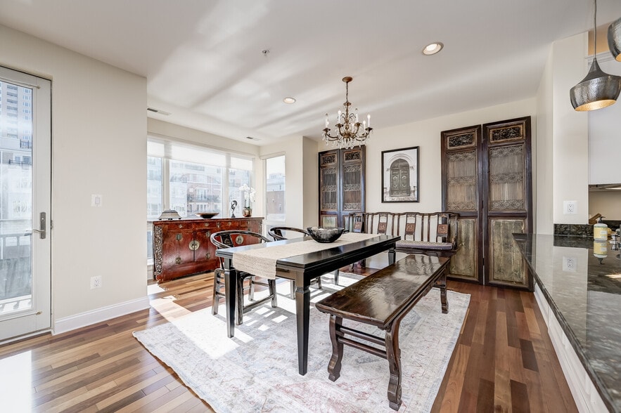 Building Photo - 621 Ponte Villas N