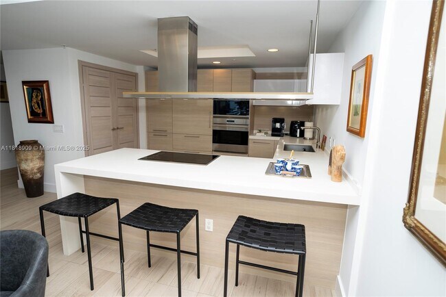Building Photo - 17301 Biscayne Blvd