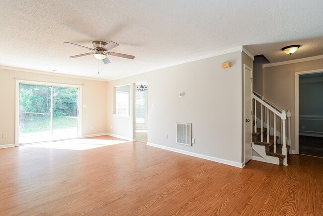 Building Photo - 8129 Vermilion Dr