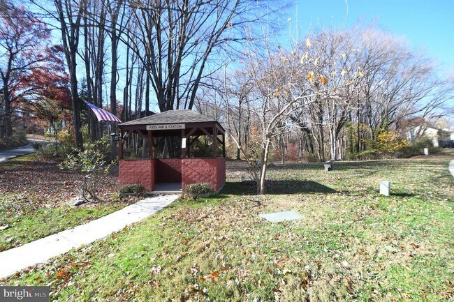 Building Photo - 7812 Briardale Terrace