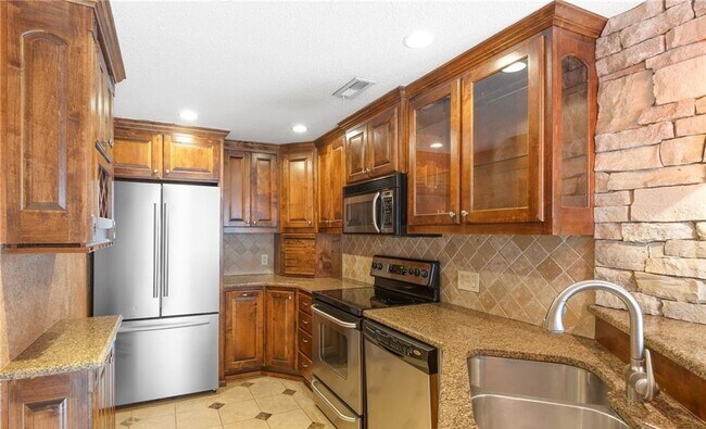 Building Photo - Comfortable Living in a Quiet Community