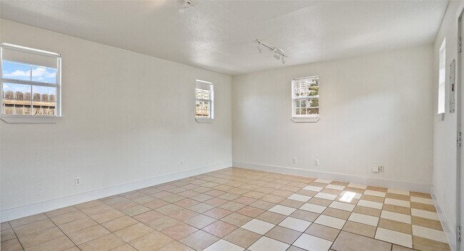Building Photo - 500 Tillery St