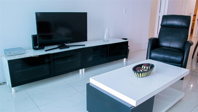 Building Photo - 18100 N Bay Rd