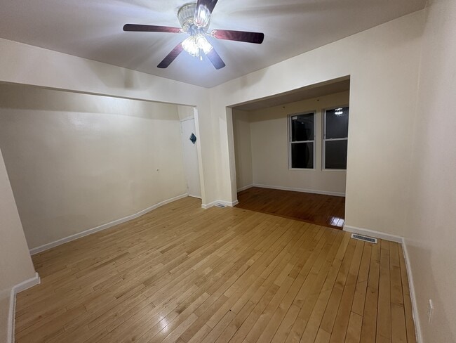 Building Photo - 413 Georges Pl