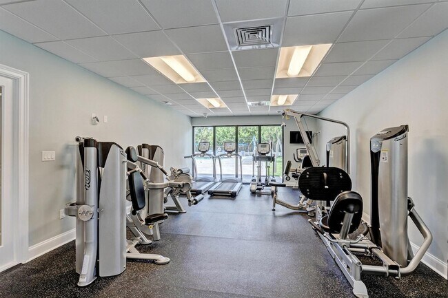 Building Photo - 145 S Ocean Ave