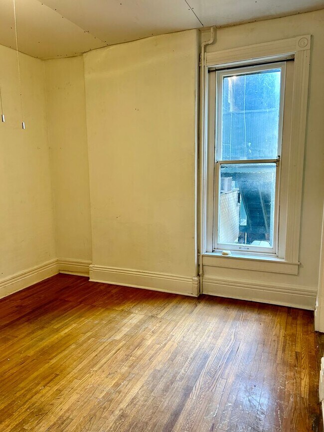 Building Photo - 1466 St James Ct