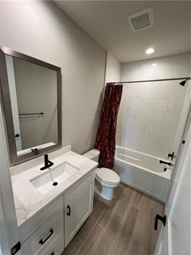 Building Photo - Welcome to this exceptional single-story 4-bedroom, 4-bathroom home!