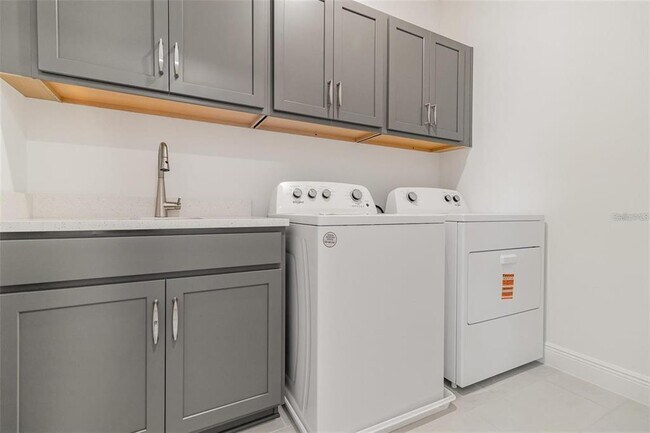 Building Photo - 16758 Hamlin Vis Aly