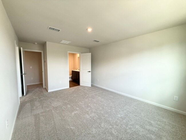 Building Photo - Modern 3-Bedroom Townhouse with Garage & P...