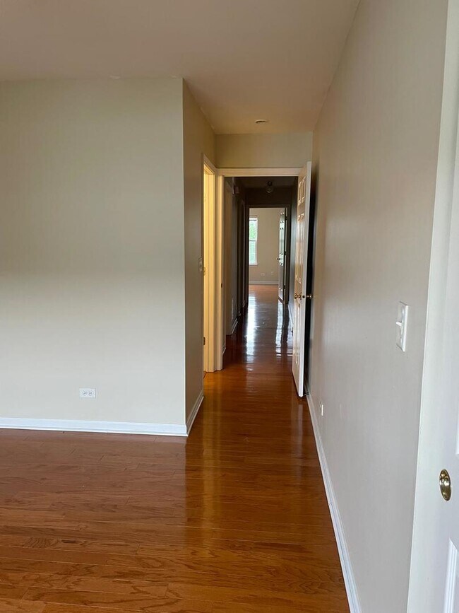 Building Photo - 927 Genesee Dr
