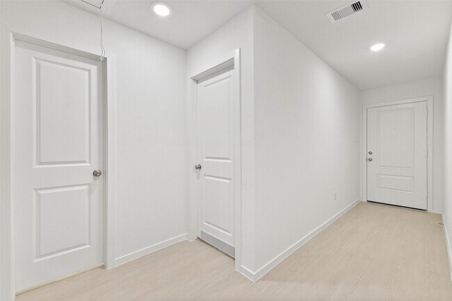 Building Photo - 249 Douglas Hls Dr