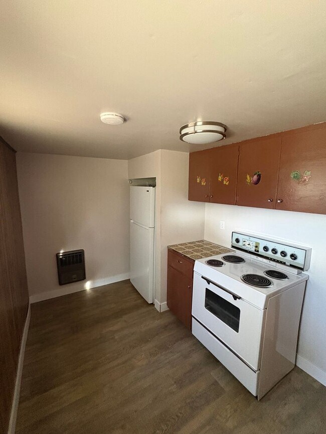 Building Photo - Charming 3-Bedroom Home with Large Yard & Ideal Multi-Generational Living Setup