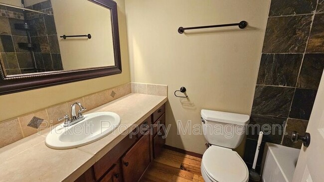 Building Photo - 1330 Corbet Dr