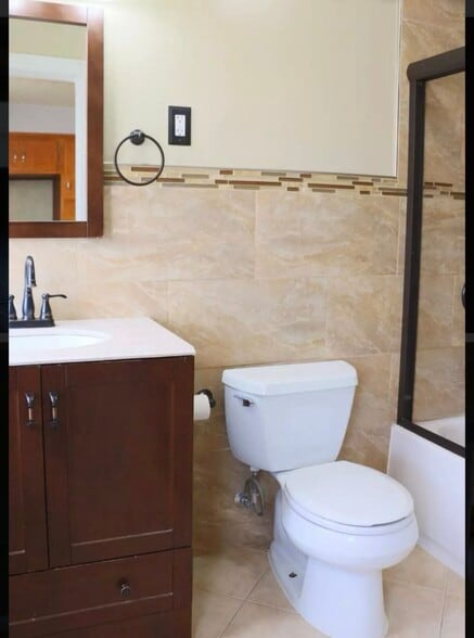 Building Photo - 454 N 7th St