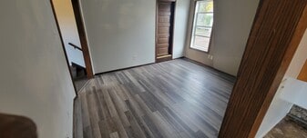 Building Photo - 353 Emma St