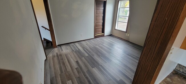 Building Photo - 353 Emma St