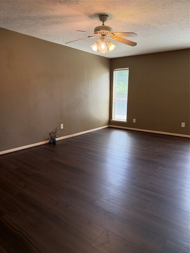 Building Photo - 10102 Sagecourt Dr