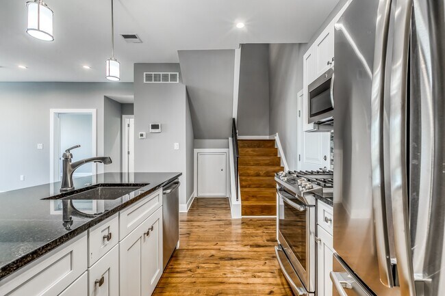 Building Photo - 330 Cambridge St