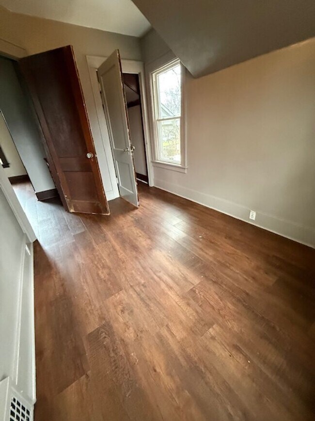 Building Photo - 3 Bedroom / 1 Bath house with Garage in Peoria