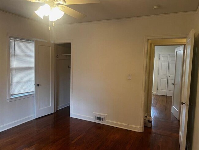 Building Photo - 977 Lindridge Way NE