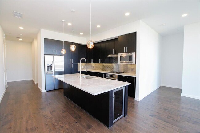 Building Photo - 4820 Caroline St