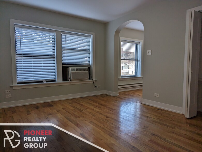 Building Photo - 560 W Arlington Pl