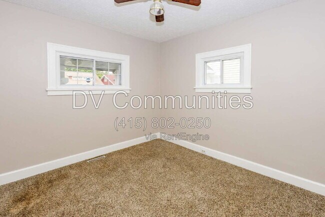 Building Photo - 9110 Rosewood Ave