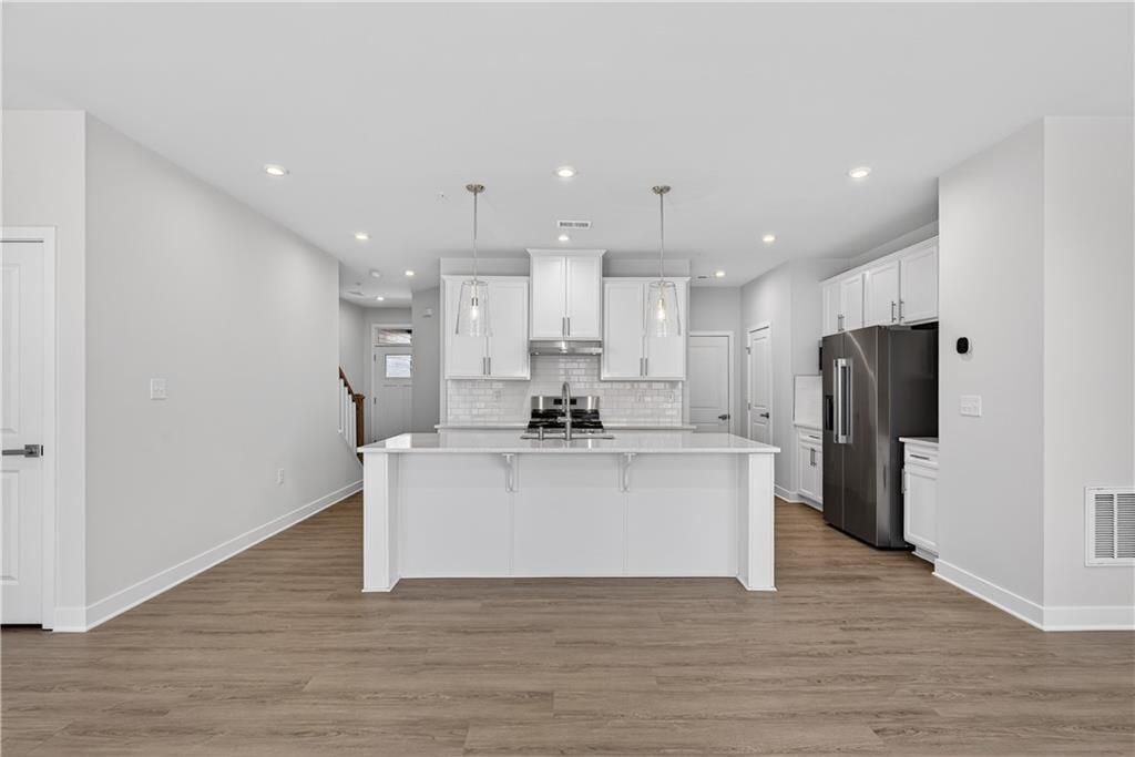 Building Photo - 325 Enchanted Ct