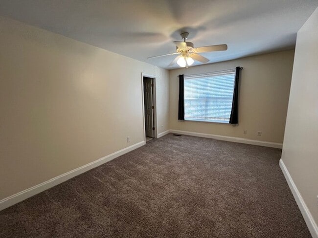 Building Photo - Move in Special: Half of first months rent: 2 Bedroom 2.5 bath townhome for rent