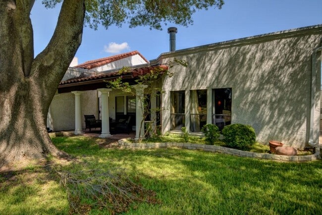 Building Photo - 2629 Calle Del Roble