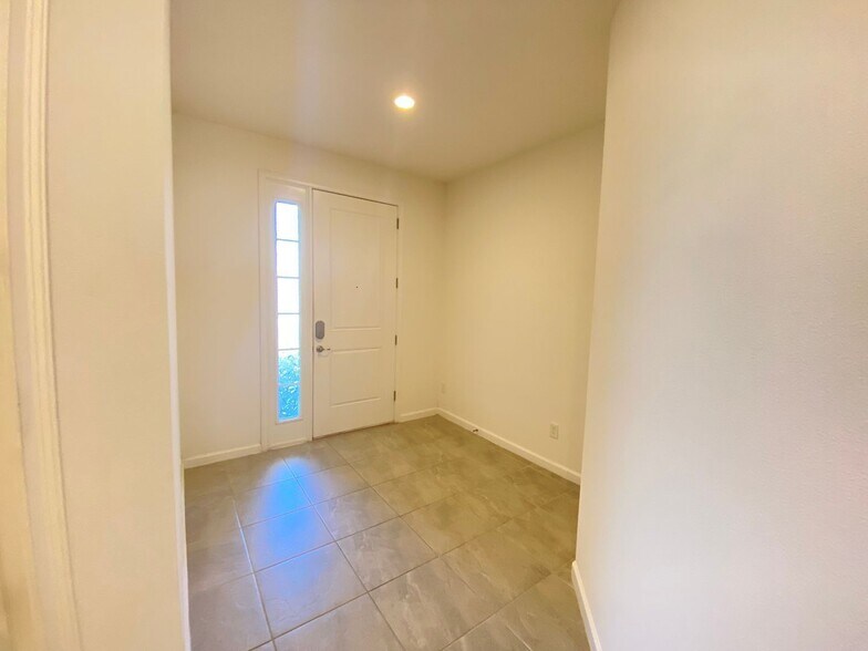 Building Photo - 1273 Hendon Lp