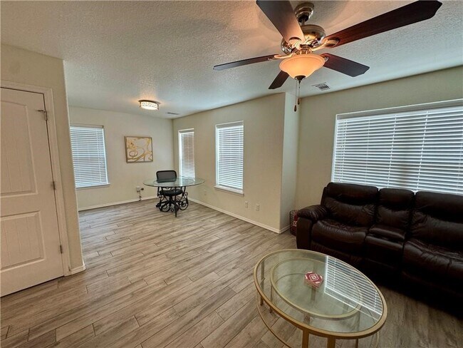 Building Photo - 271 S Breakwater Ln