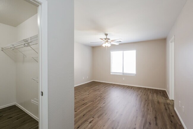 Building Photo - 4314 N 124th Ave