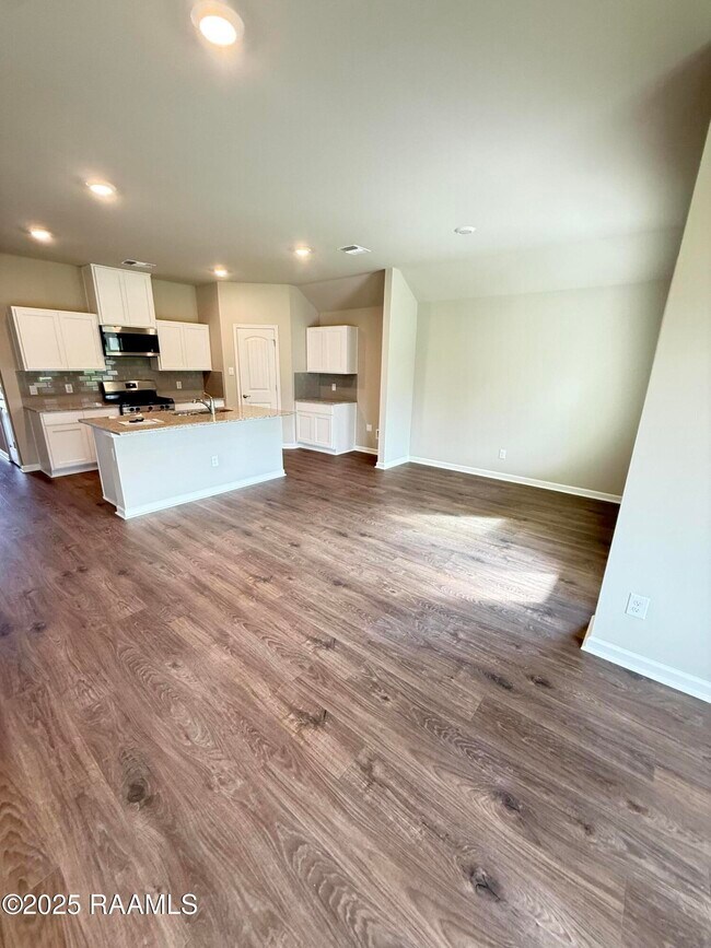Building Photo - 112 Broussard Hl Dr