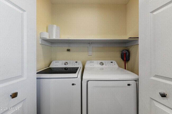 Building Photo - 8653 E Royal Palm Rd