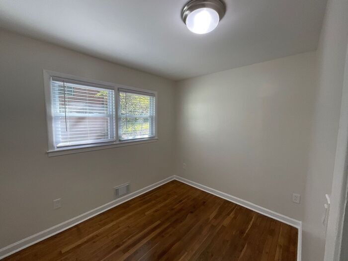 Building Photo - 728 Gary Rd NW