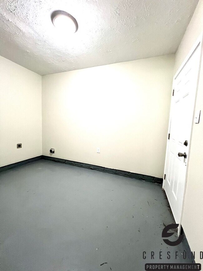 Building Photo - 3529 Torbay Dr