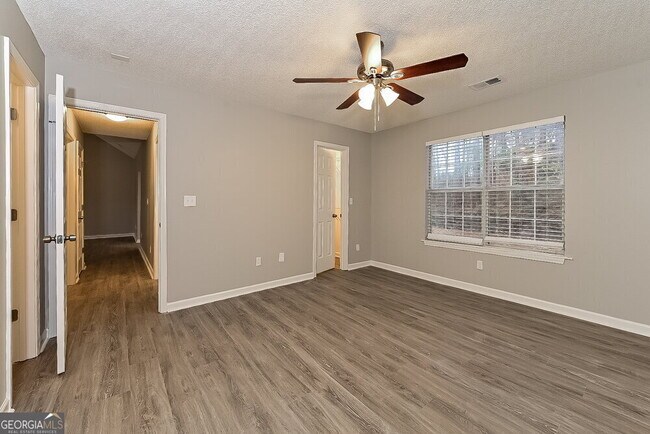Building Photo - 1205 Redbud Ct