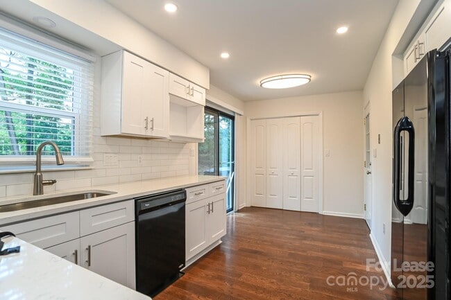 Building Photo - 8506 Ducksbill Dr