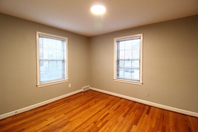 Building Photo - February FREE On This 2 Bedroom 2 Bath Duplex In The Waldo Area