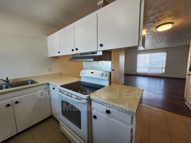 Building Photo - 3925 E 9th Ave