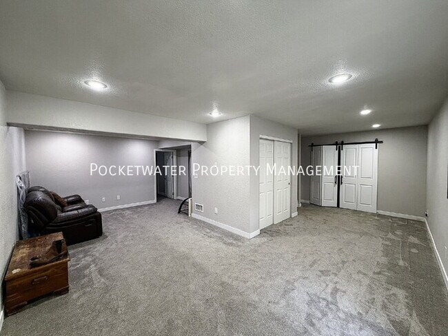 Building Photo - 2127 Mountain Iris Dr